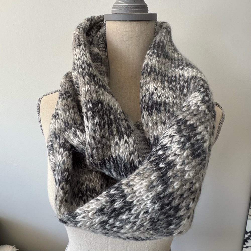 NWOT BCBG Knit Infinity Scarf - Pretty Warm Grays & White!